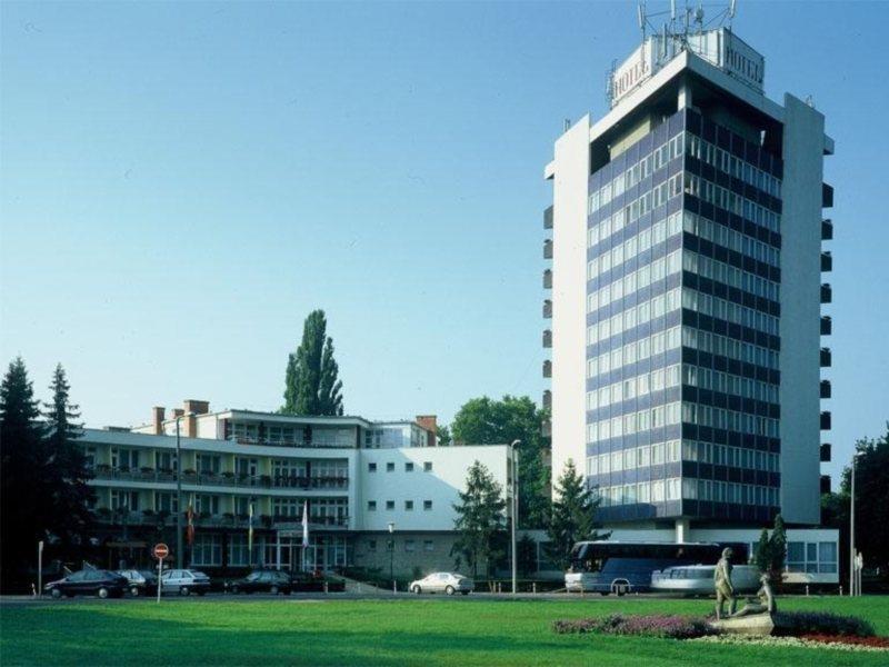 Hotel Nagyerdo Debrecen Extérieur photo